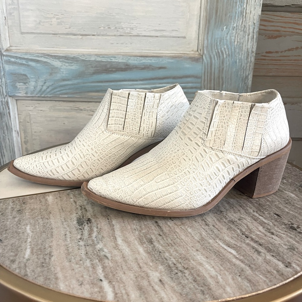 Seven7 Casanova Women's Ankle Boot Size 6 Booties